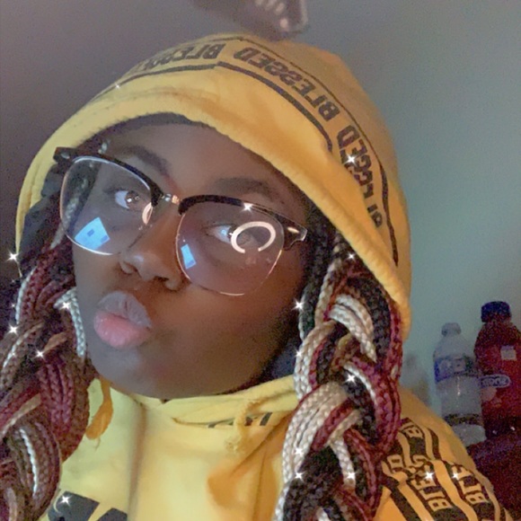 Meet your Posher, Amber - Picture 1 of 1